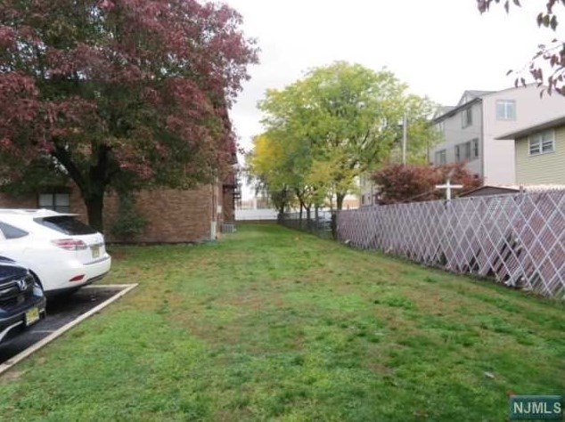 729 10th St, Secaucus NJ 07094-2922 exterior