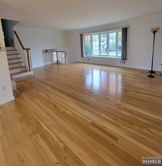 77 Oliver Rd, Paramus NJ  07652-3704 exterior