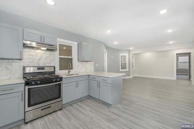 26 Tillinghast St, Newark NJ  07108-1719 exterior