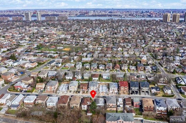 139 Morningside Ln, Palisades Park NJ 07650-1987 exterior