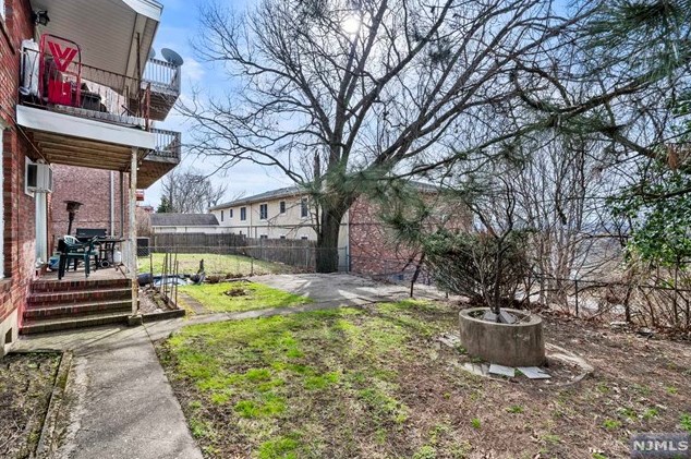 139 Morningside Ln, Palisades Park NJ 07650-1987 exterior