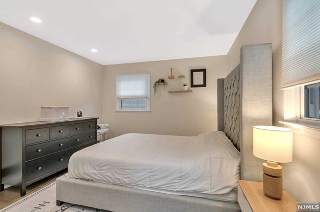 80 Crain Rd, Paramus NJ  07652-4016 exterior