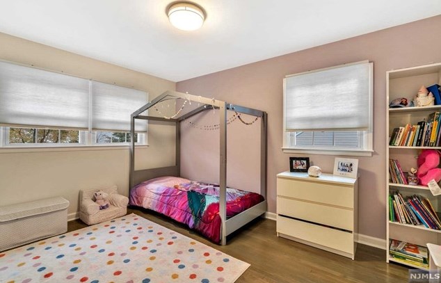 80 Crain Rd, Paramus NJ  07652-4016 exterior