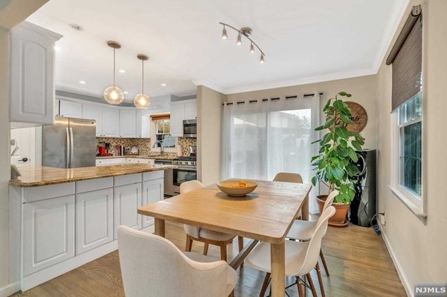 80 Crain Rd, Paramus NJ  07652-4016 exterior