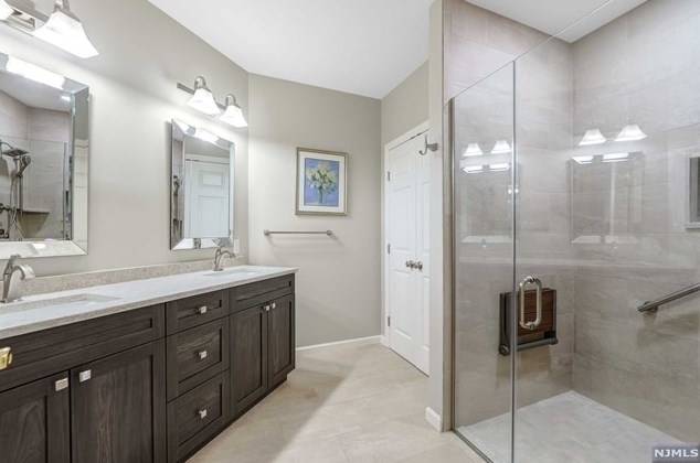 20 Pne Lk Ter, Westwood NJ 07675-6482 exterior