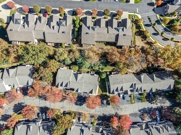 20 Pne Lk Ter, Westwood NJ 07675-6482 exterior