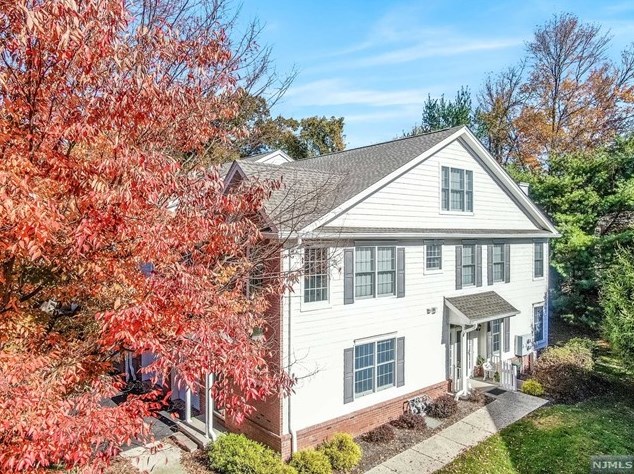 20 Pne Lk Ter, Westwood NJ 07675-6482 exterior