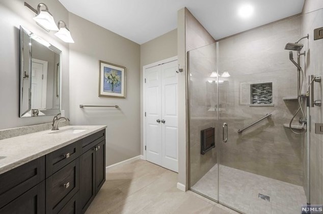 20 Pne Lk Ter, Westwood NJ 07675-6482 exterior