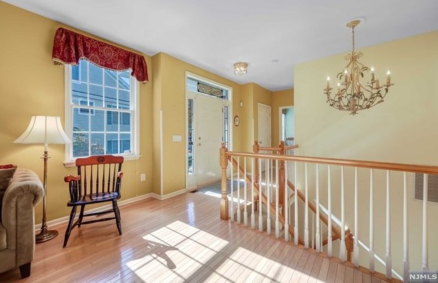 20 Pne Lk Ter, Westwood NJ 07675-6482 exterior