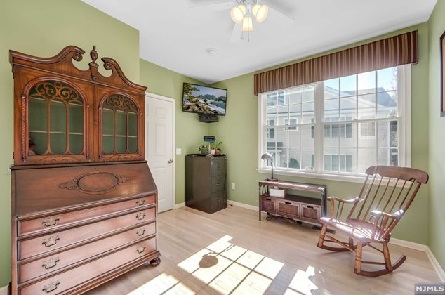 20 Pne Lk Ter, Westwood NJ 07675-6482 exterior