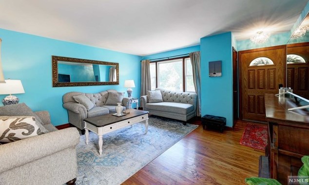 980 Schopmann Dr, Secaucus NJ  07094-4000 exterior