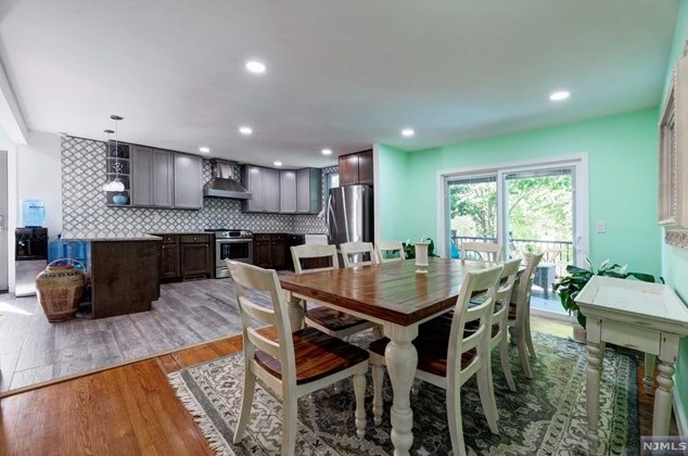 980 Schopmann Dr, Secaucus NJ  07094-4052 exterior