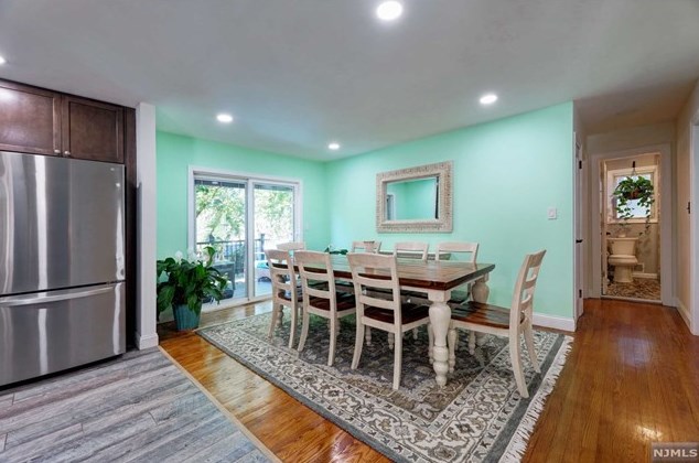 980 Schopmann Dr, Secaucus NJ  07094-4052 exterior
