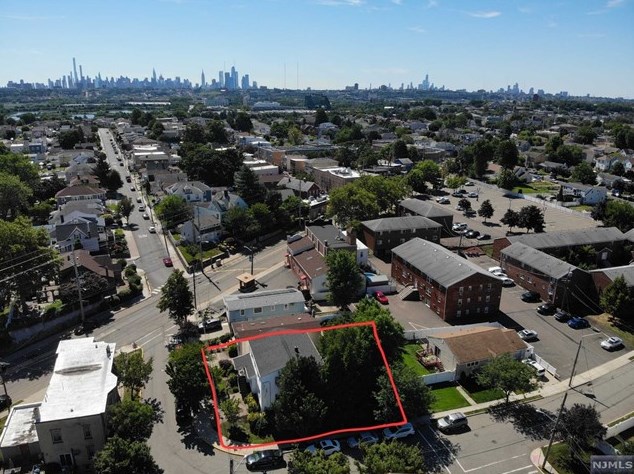 980 Schopmann Dr, Secaucus NJ  07094-4052 exterior