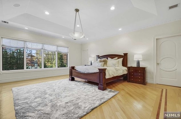 372 Woodland St, Englewood NJ  07631-2027 exterior