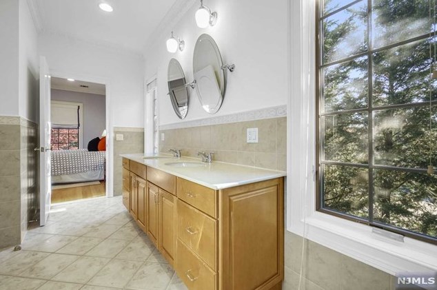 372 Woodland St, Englewood NJ  07631-2027 exterior