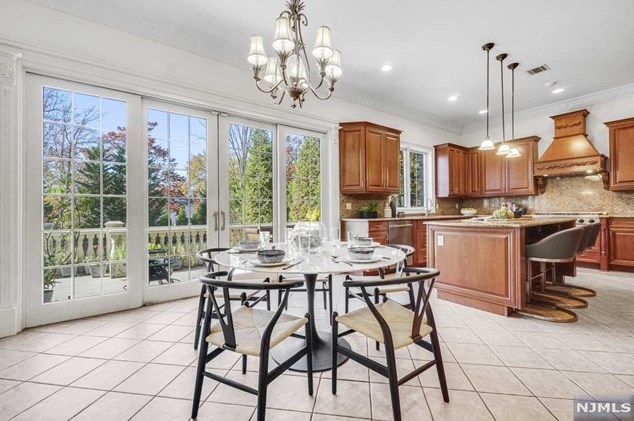 372 Woodland St, Englewood NJ  07631-2027 exterior