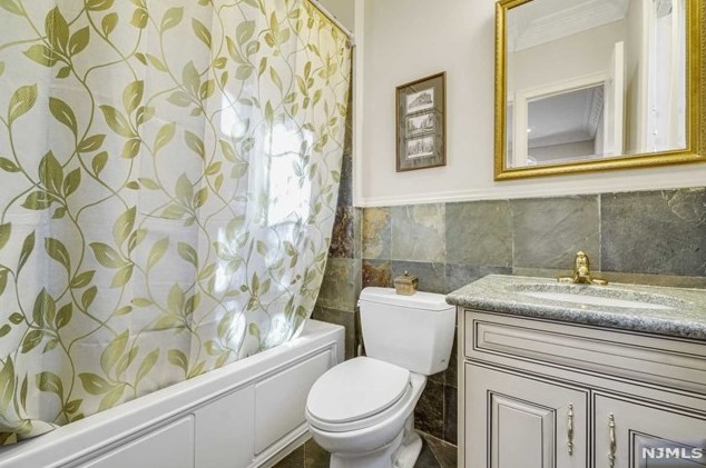 372 Woodland St, Englewood NJ  07631-2027 exterior