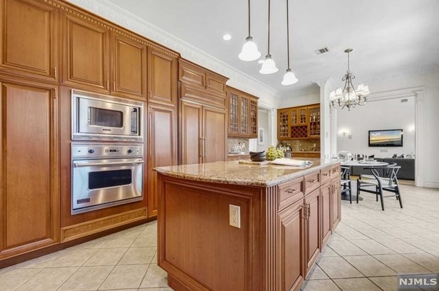 372 Woodland St, Englewood NJ  07631-2027 exterior