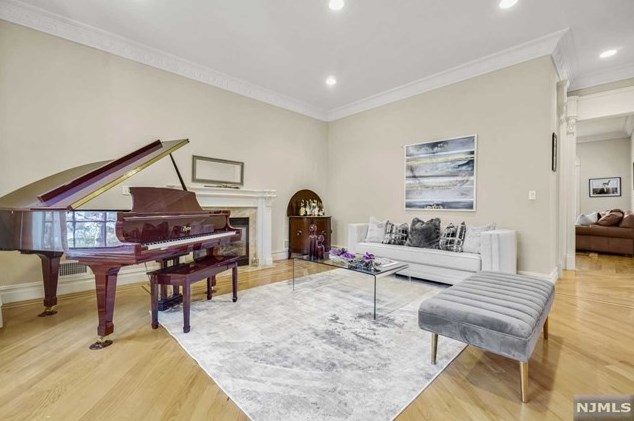 372 Woodland St, Englewood NJ  07631-2027 exterior