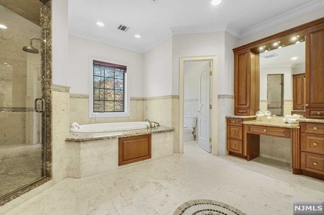 372 Woodland St, Englewood NJ  07631-2027 exterior