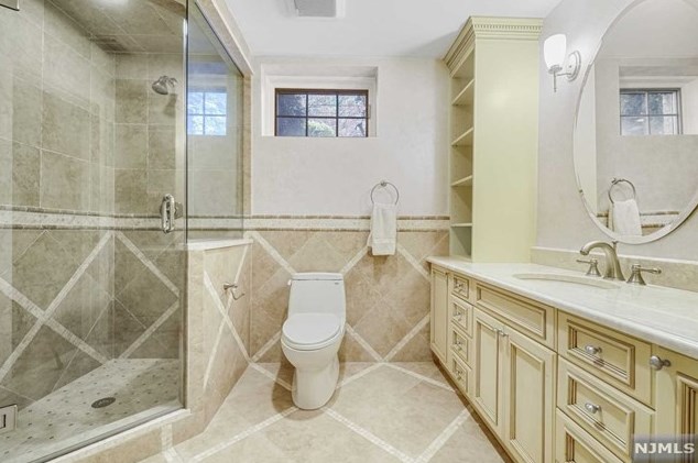 372 Woodland St, Englewood NJ  07631-2027 exterior