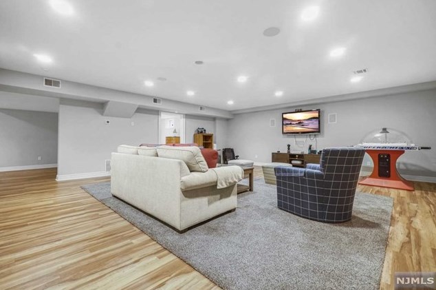 372 Woodland St, Englewood NJ  07631-2027 exterior