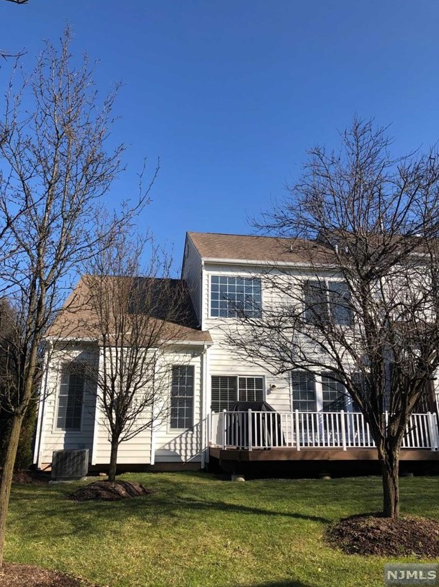 53 Thistle Dr, Paramus NJ  07652-1354 exterior