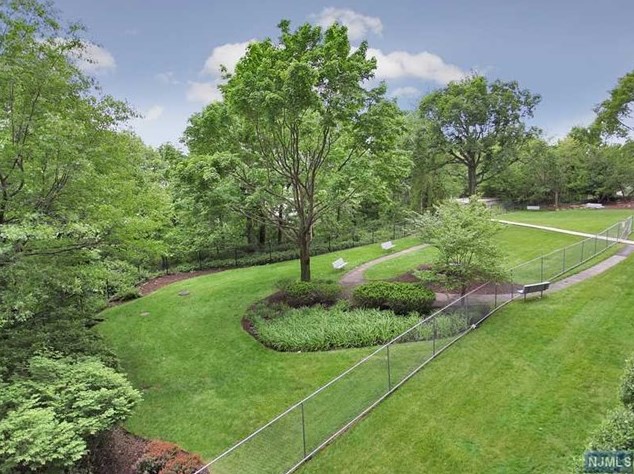 5 Horizon Rd, West Fort Lee NJ  07024-6602 exterior