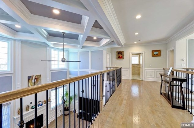 154 Spring Ln, Paramus NJ  07652-5302 exterior