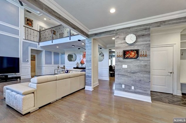 154 Spring Ln, Paramus NJ  07652-5302 exterior