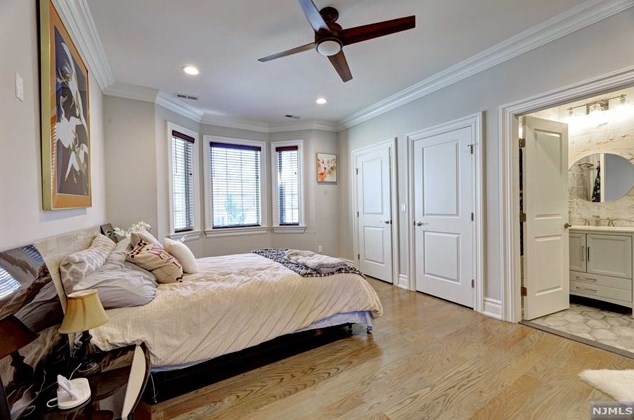154 Spring Ln, Paramus NJ  07652-5302 exterior