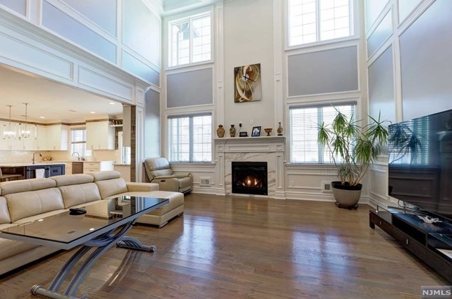 154 Spring Ln, Paramus NJ  07652-5302 exterior
