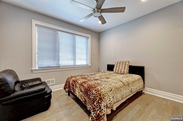 154 Spring Ln, Paramus NJ  07652-5302 exterior