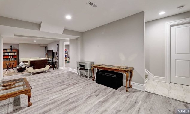 154 Spring Ln, Paramus NJ  07652-5302 exterior
