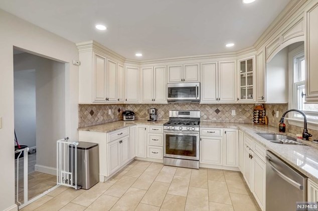 320 Berkshire Ave, Paterson NJ  07502-1029 exterior