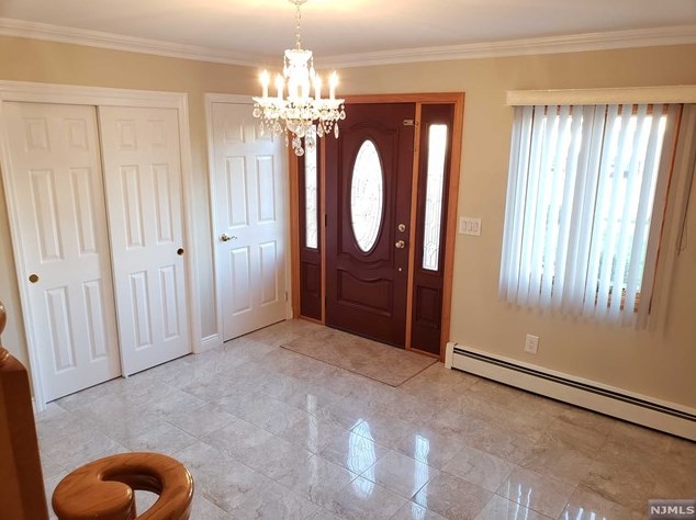 3 Lilac Ln, Wallington NJ  07057-2108 exterior