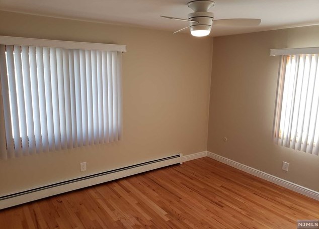 3 Lilac Ln, Wallington NJ  07057-2108 exterior