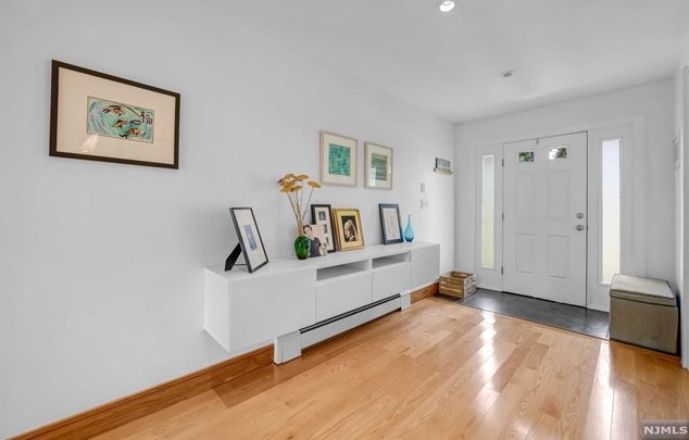 284 Martom Rd, Wyckoff NJ  07481-2404 exterior