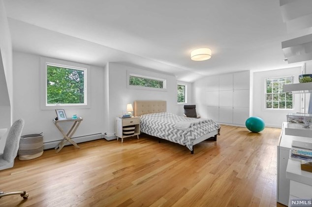 284 Martom Rd, Wyckoff NJ  07481-2404 exterior