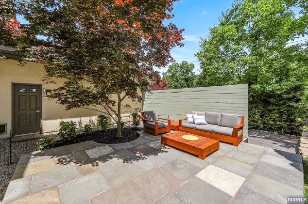284 Martom Rd, Wyckoff NJ  07481-2404 exterior