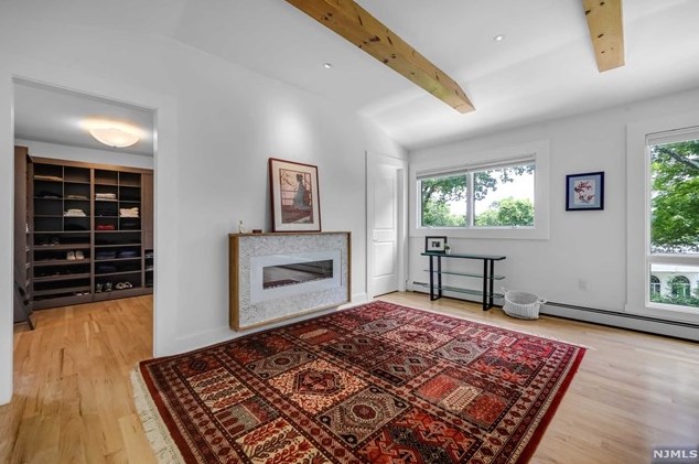 284 Martom Rd, Wyckoff NJ  07481-2404 exterior