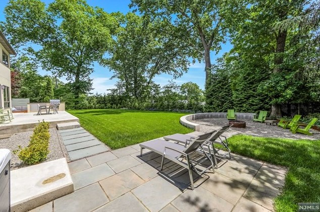 284 Martom Rd, Wyckoff NJ  07481-2404 exterior