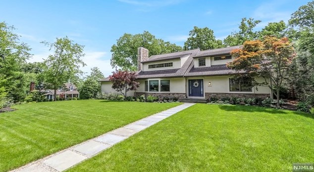 284 Martom Rd, Wyckoff NJ  07481-2404 exterior