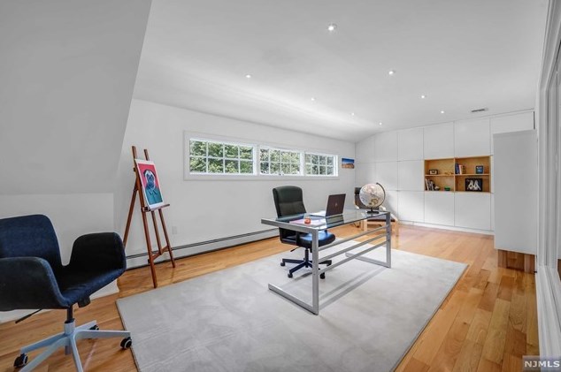 284 Martom Rd, Wyckoff NJ  07481-2404 exterior