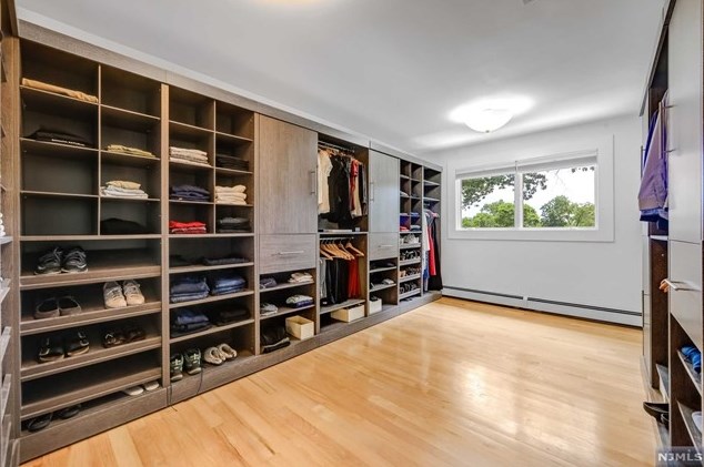 284 Martom Rd, Wyckoff NJ  07481-2404 exterior