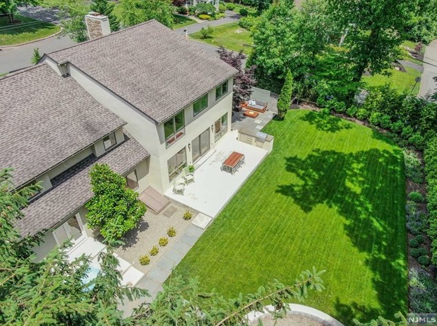 284 Martom Rd, Wyckoff NJ  07481-2404 exterior