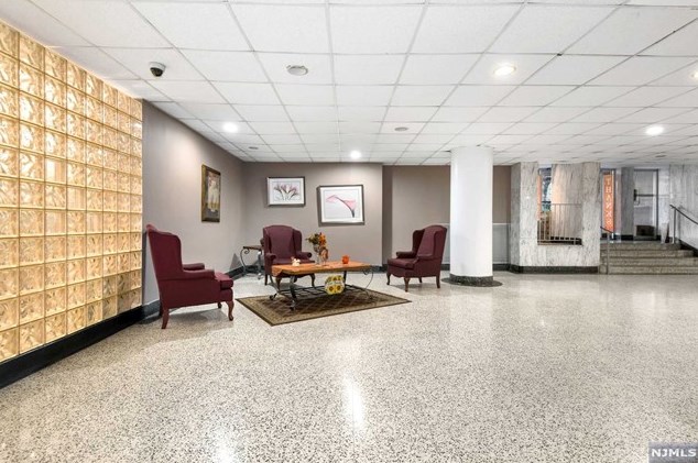 2160 Center Ave, West Fort Lee NJ  07024-5857 exterior