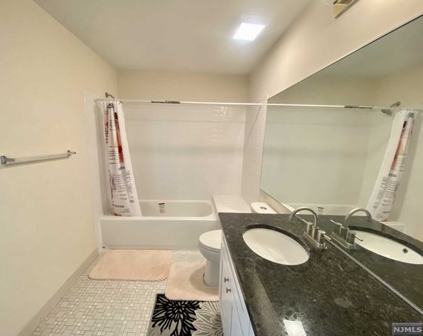 22 Regency Cir, Englewood NJ  07631-5046 exterior