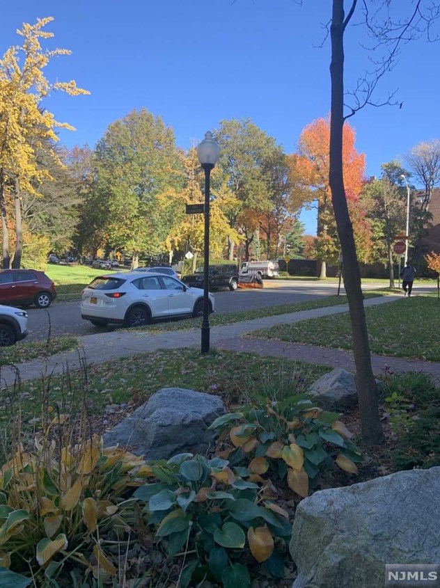 500 Linwood Dr, West Fort Lee NJ  07024-3610 exterior